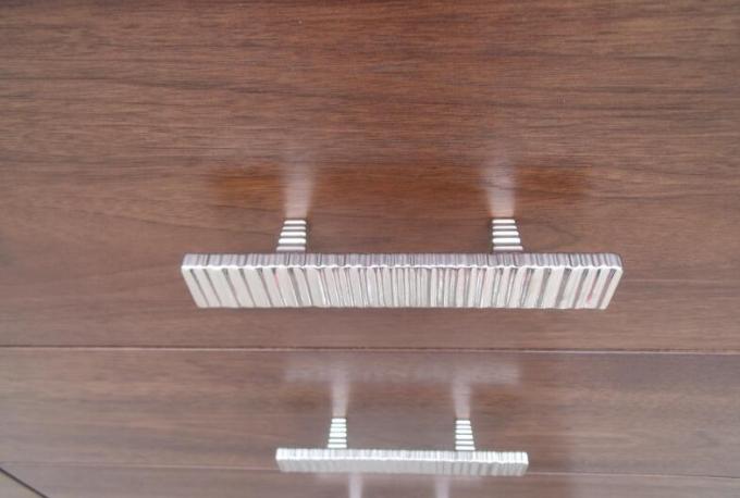 Walnut Modern Hotel Room Dresser 5 Star Wooden Tv Cabinets 30% Sheen 4