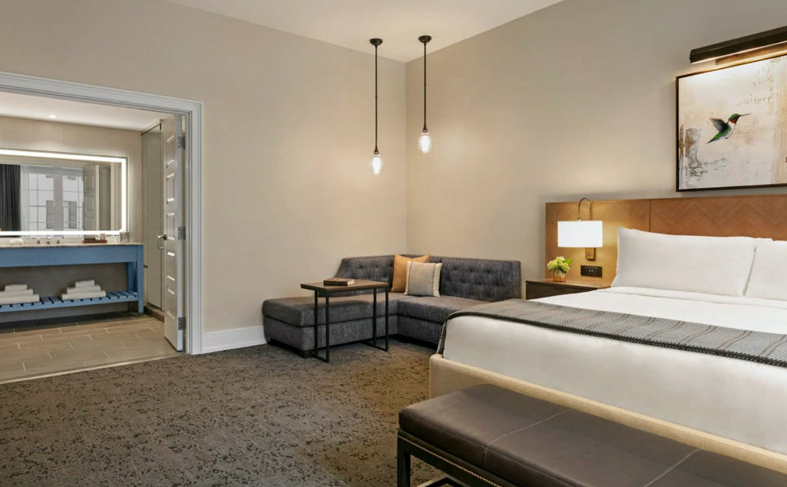OEM Luxury Royal Bedroom Set For Hotel Furniture Design